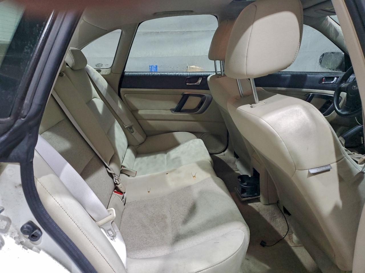 Subaru Legacy 2.5i Image 4