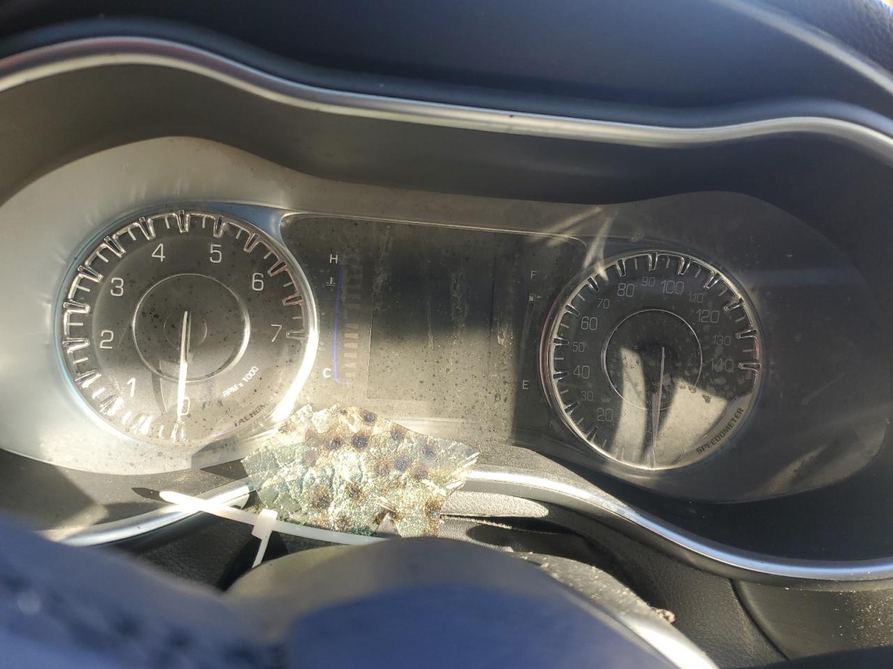 Chrysler 200 Limited Image 12