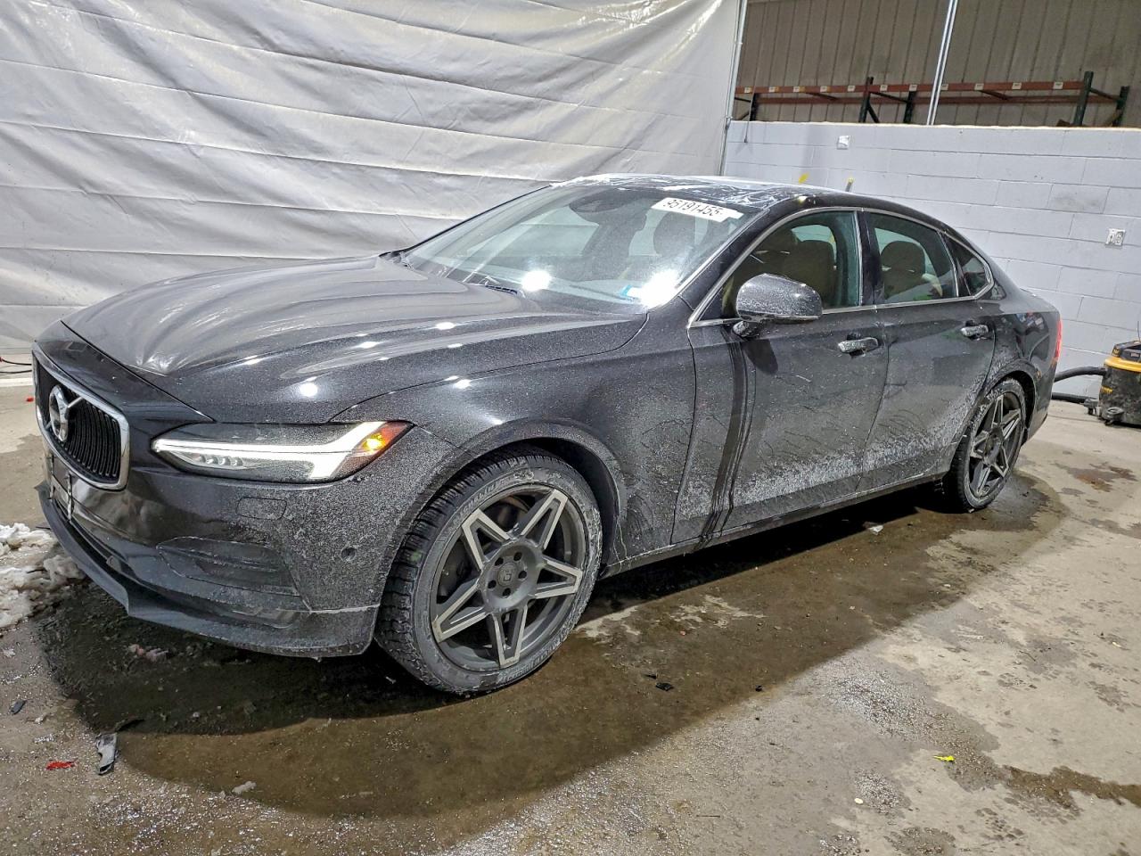 Volvo S90 T6 Momentum Image 1