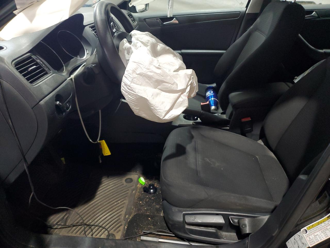 Volkswagen Jetta S Image 9