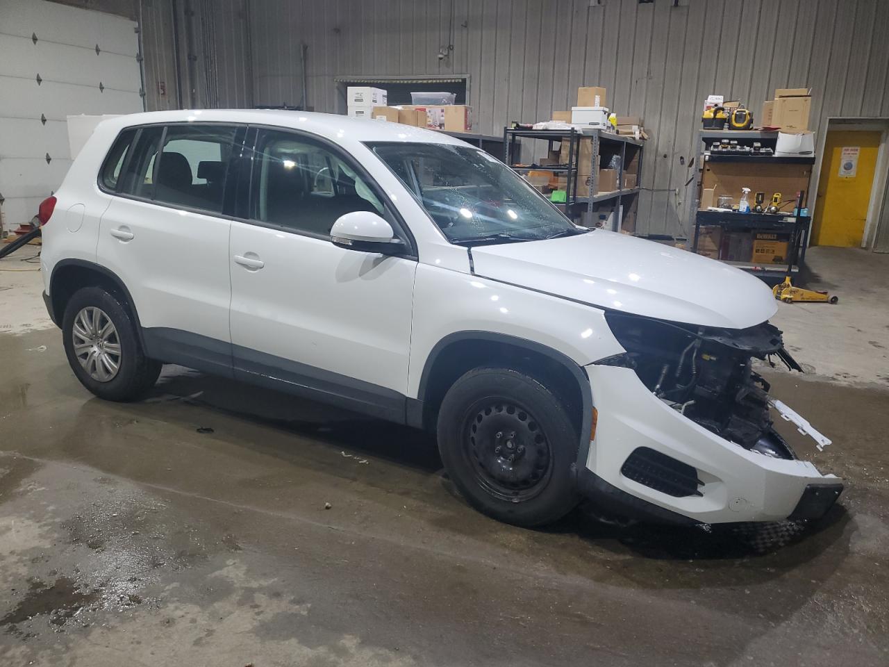 Volkswagen Tiguan S Image 8