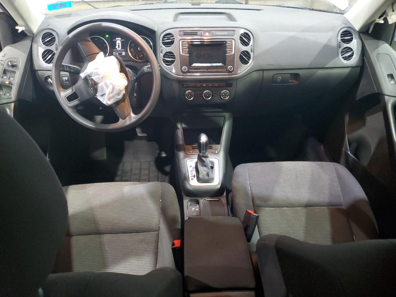 Volkswagen Tiguan S Image 3