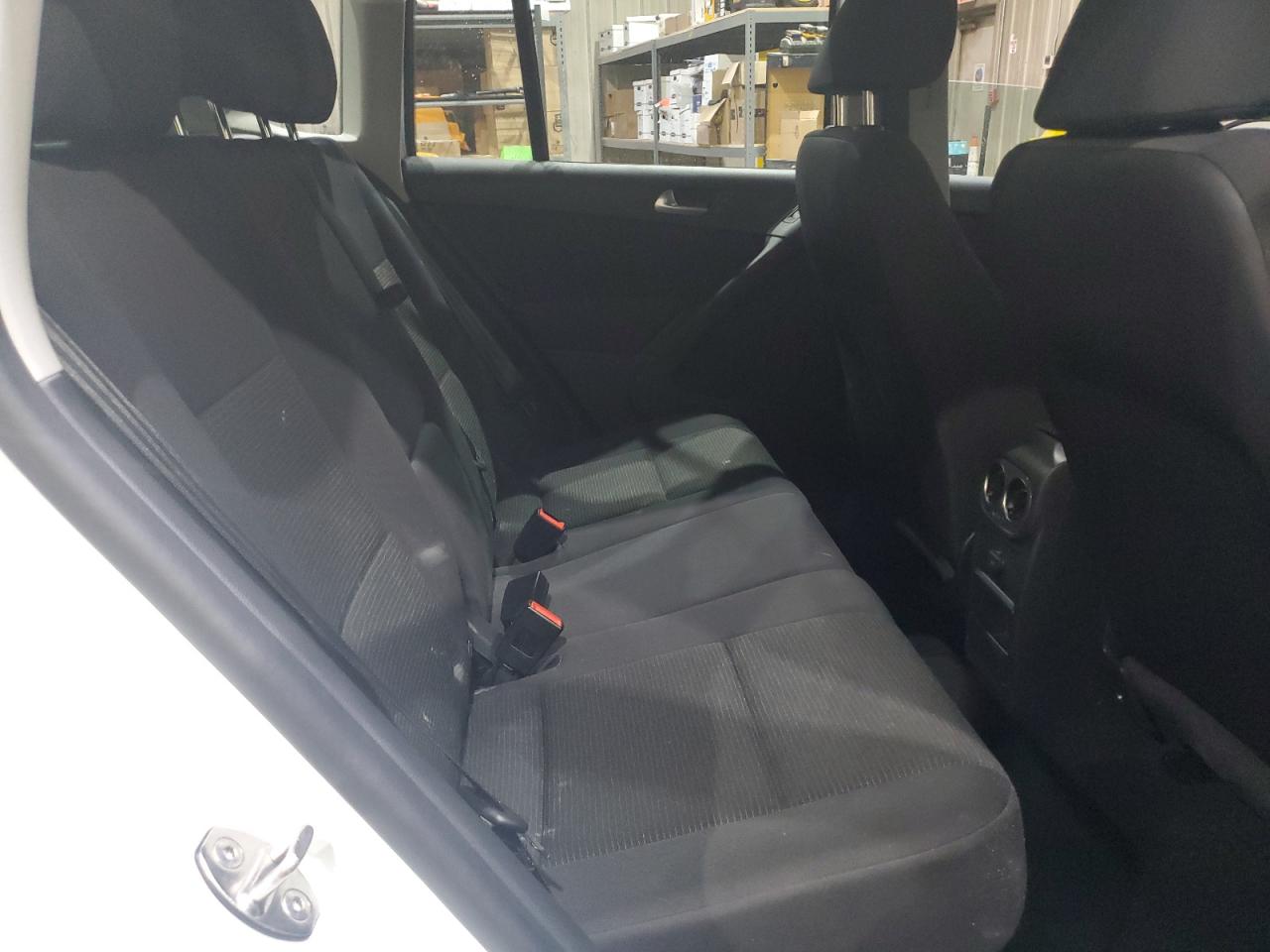 Volkswagen Tiguan S Image 5