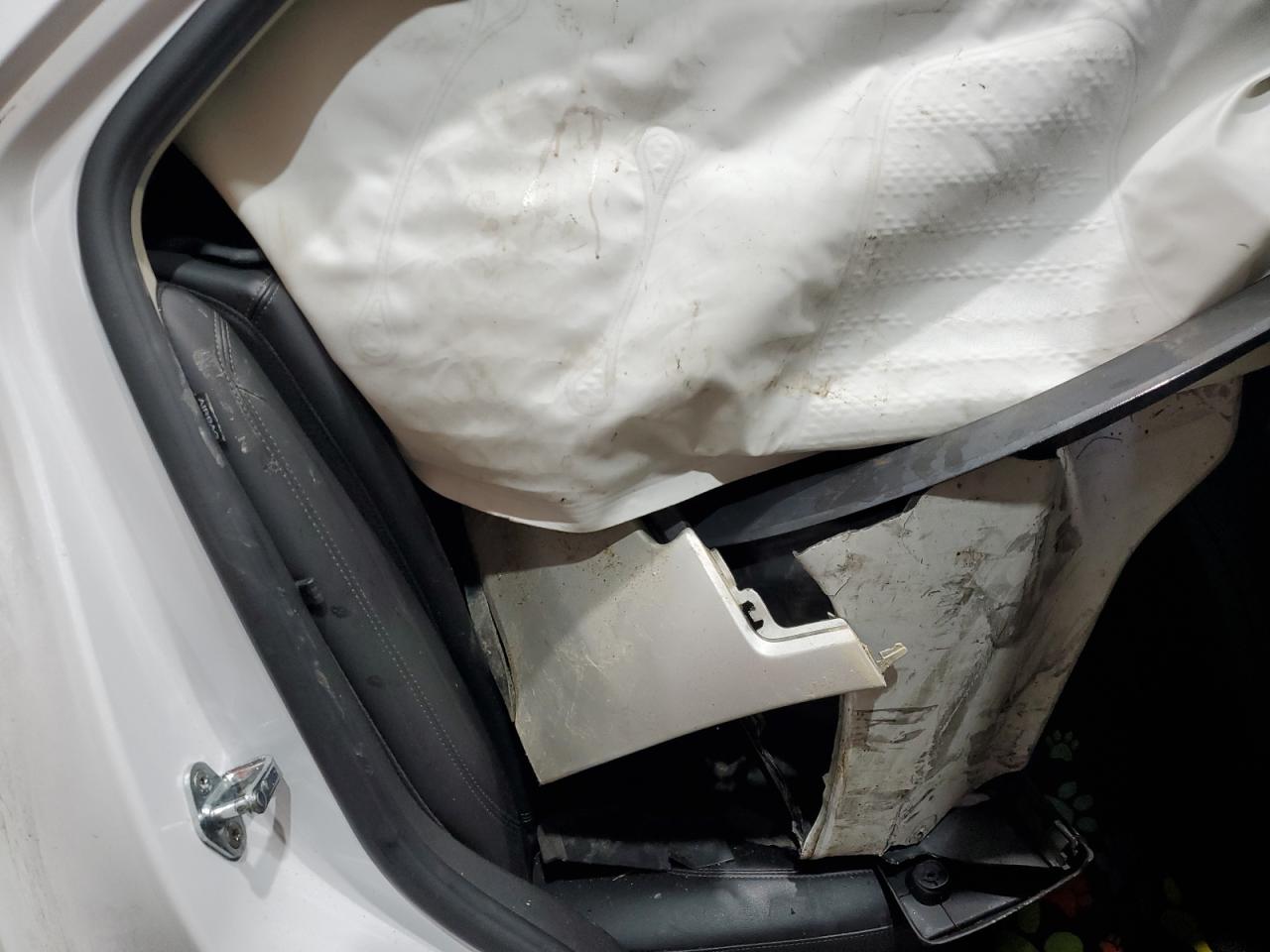 Buick Encore Sport Touring Image 11