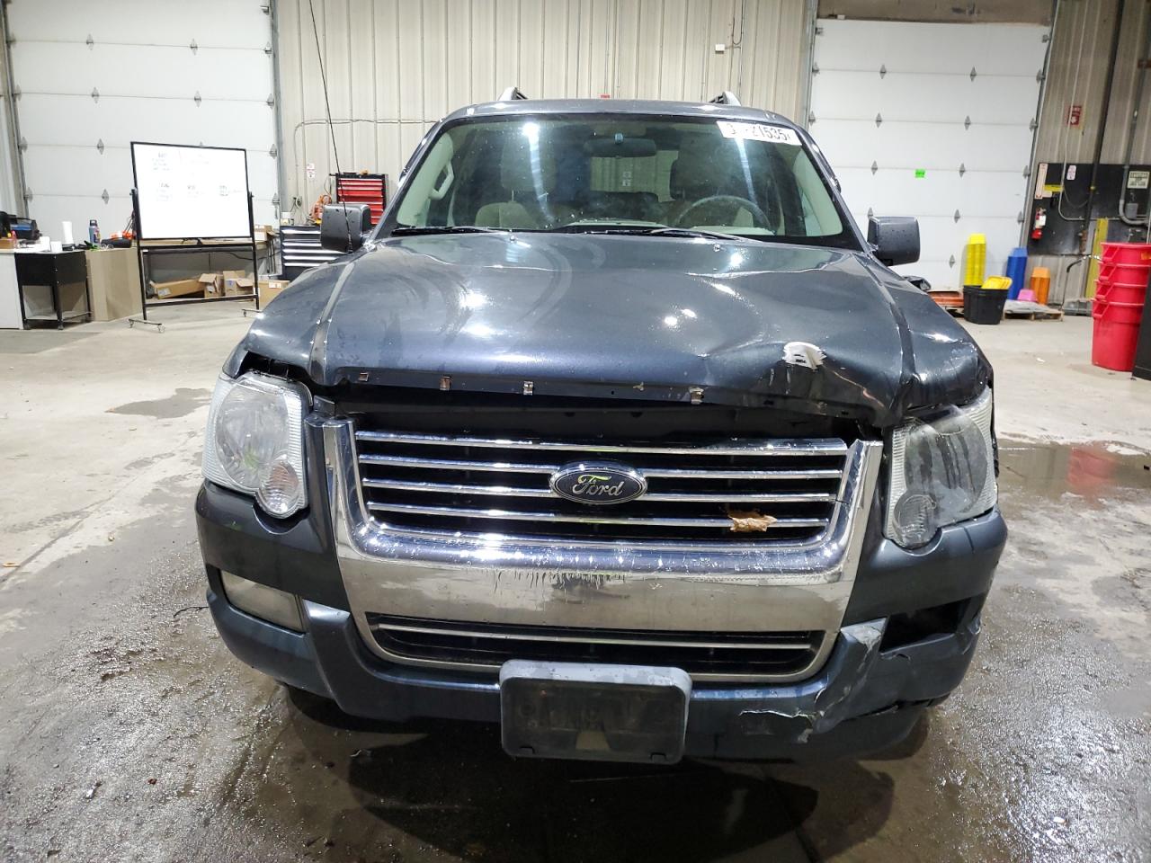 Ford Explorer Xlt Image 11