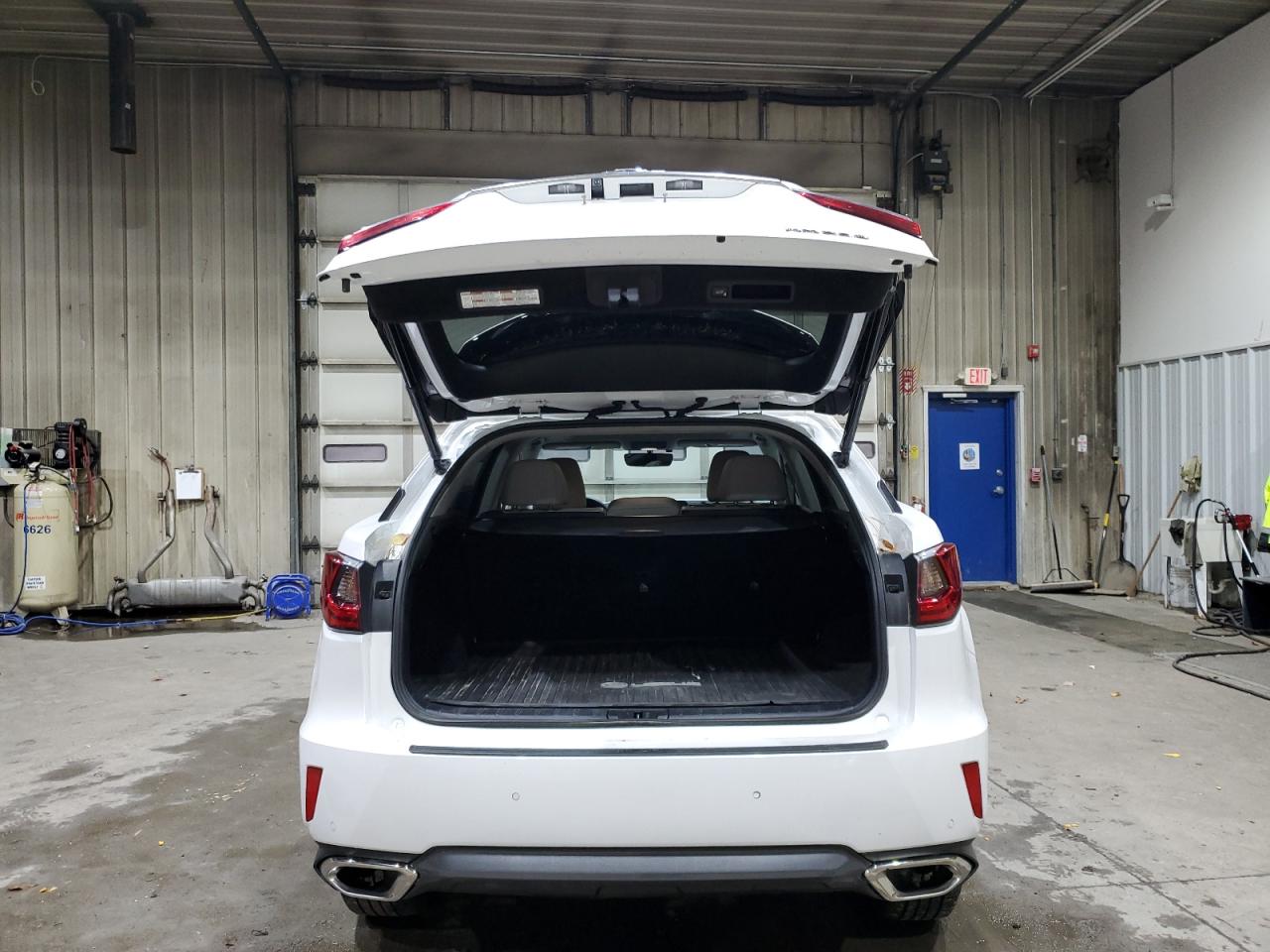 Lexus RX 350 Base Image 12