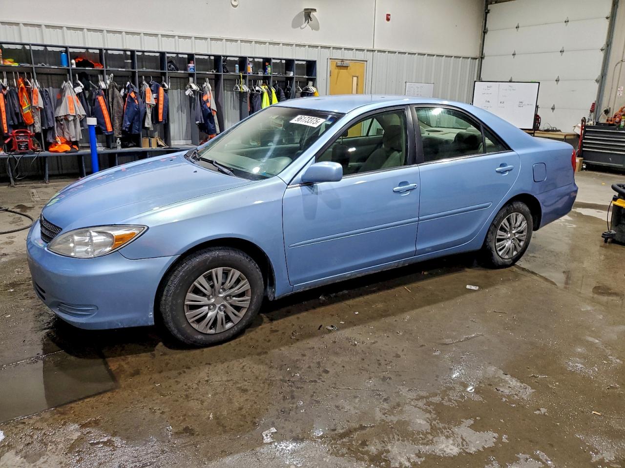 Toyota Camry Le Image 1