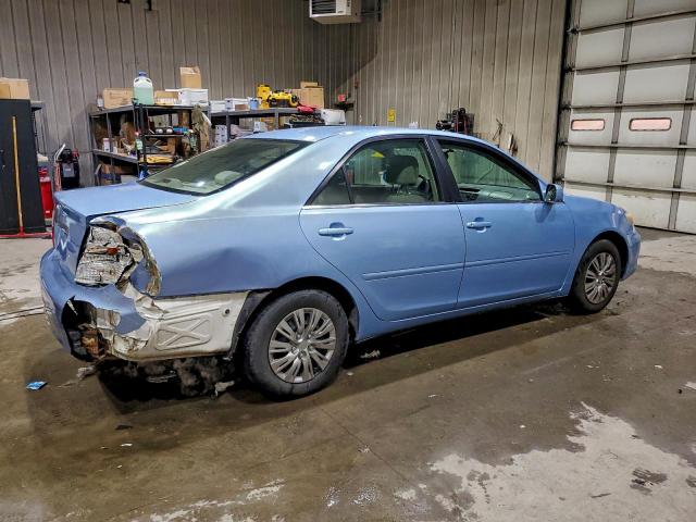 Toyota Camry Le Image 2