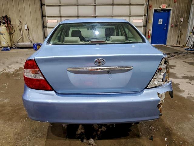 Toyota Camry Le Image 10