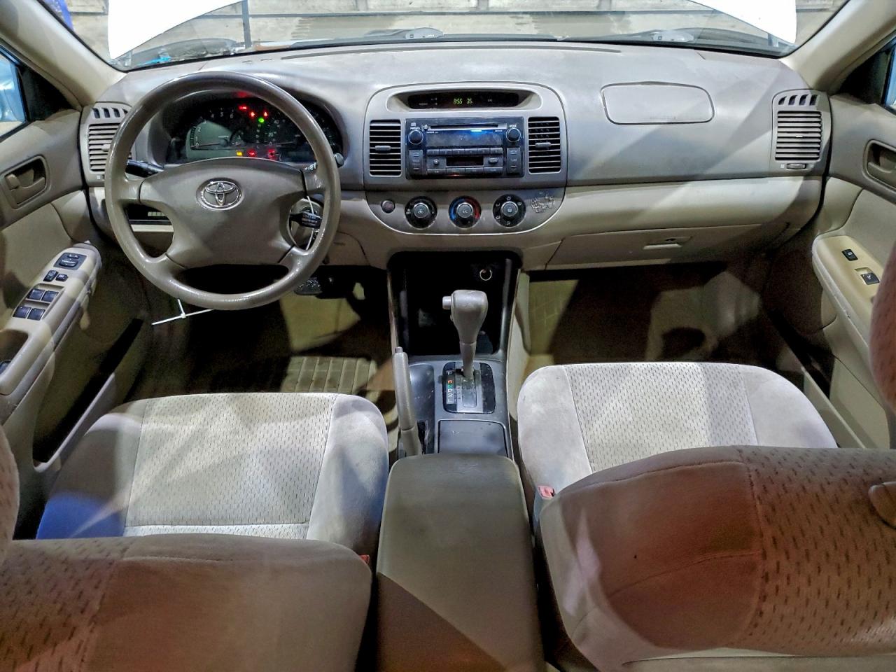 Toyota Camry Le Image 8