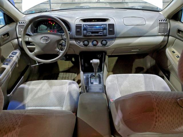 Toyota Camry Le Image 8