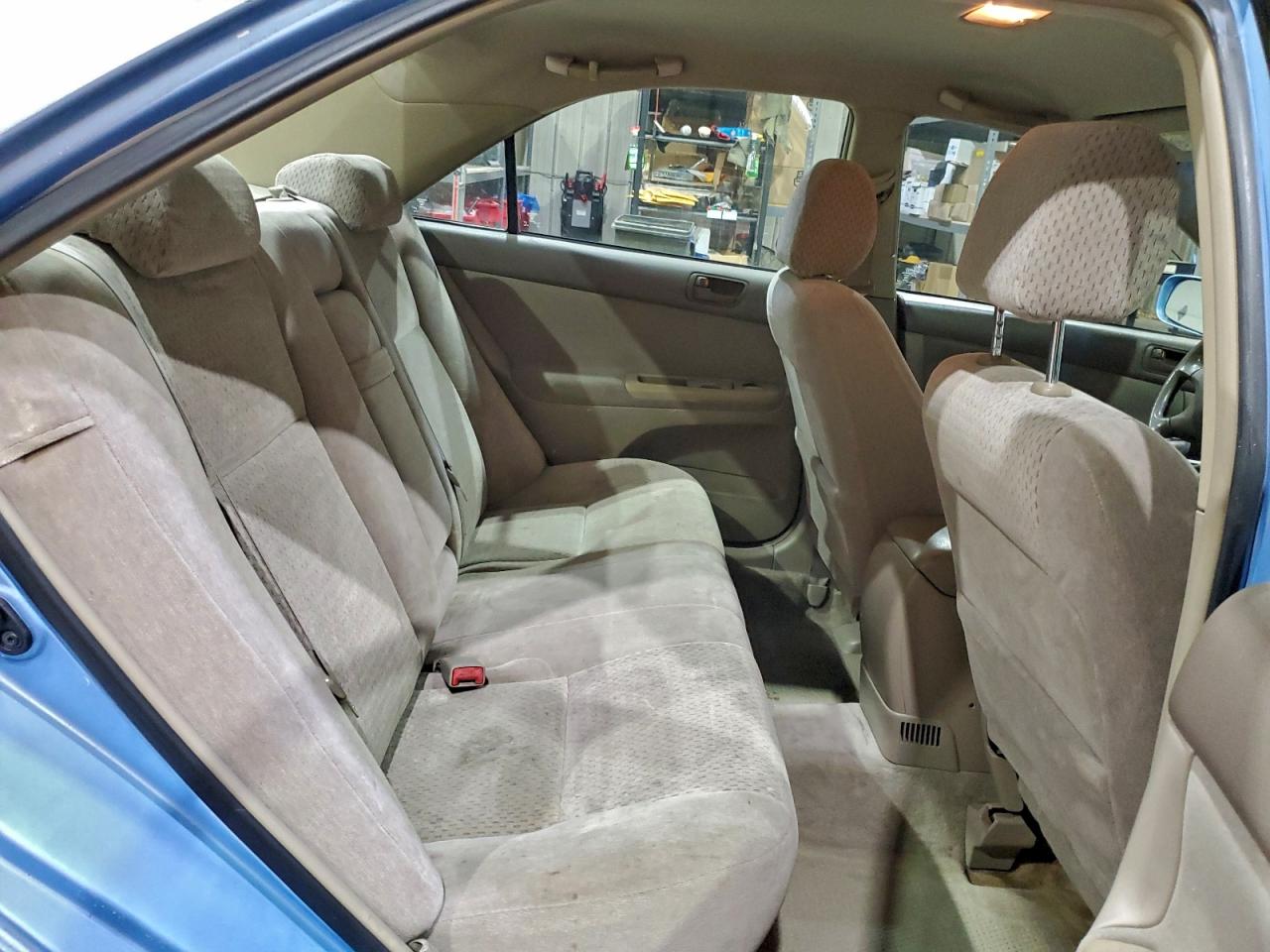 Toyota Camry Le Image 3