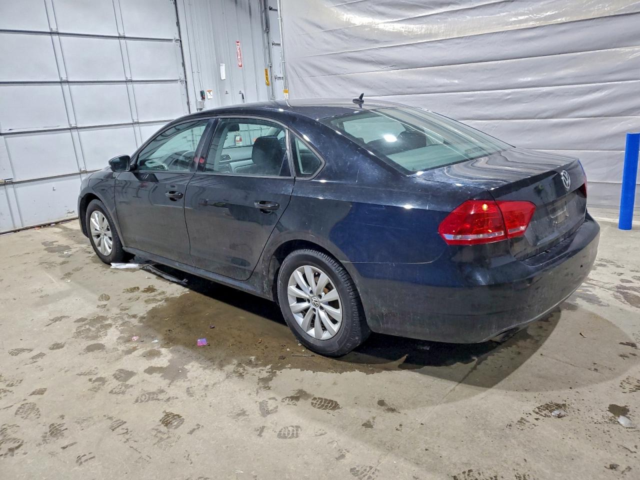 Volkswagen Passat S Image 12