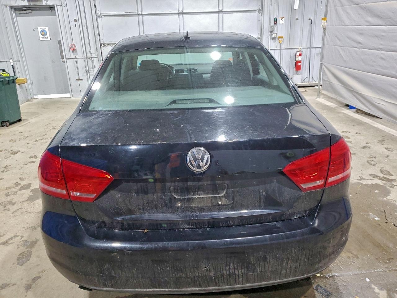 Volkswagen Passat S Image 4