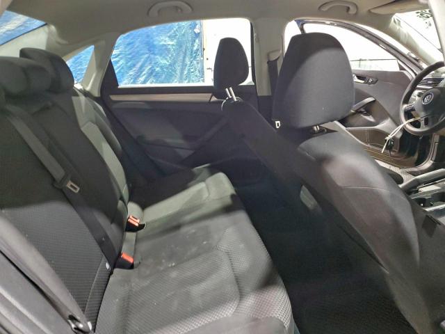 Volkswagen Passat S Image 11