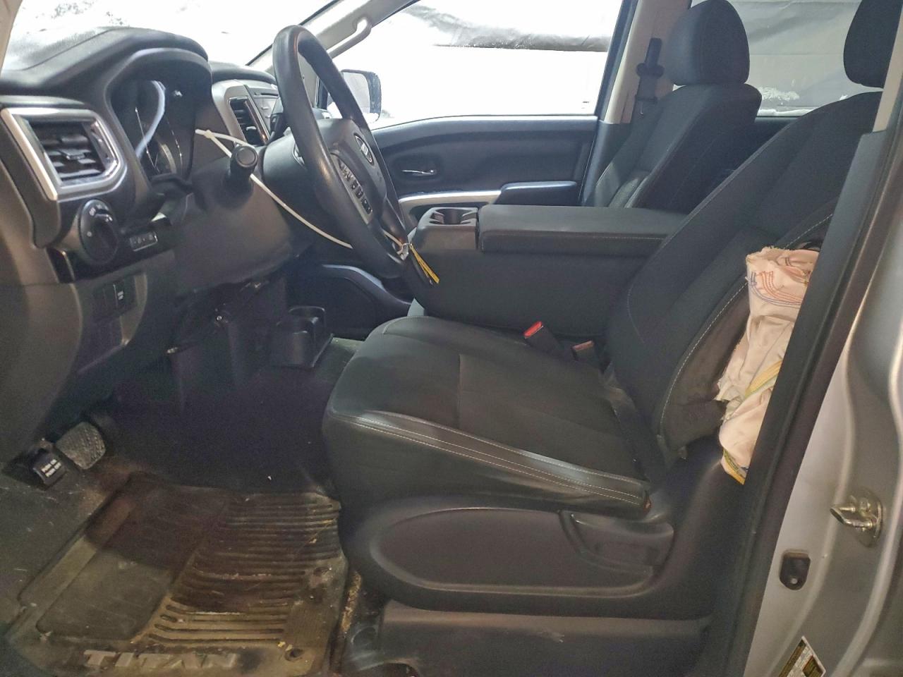 Nissan Titan S Image 5