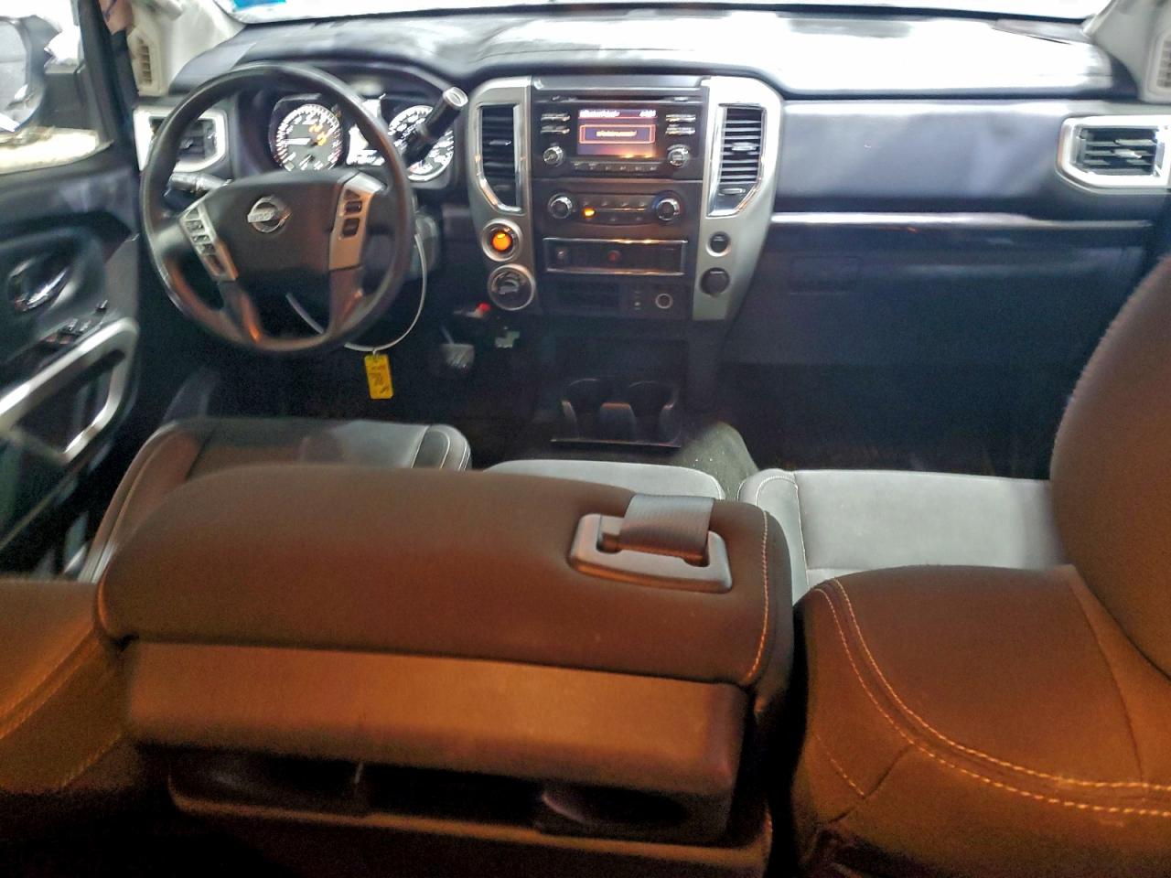 Nissan Titan S Image 4