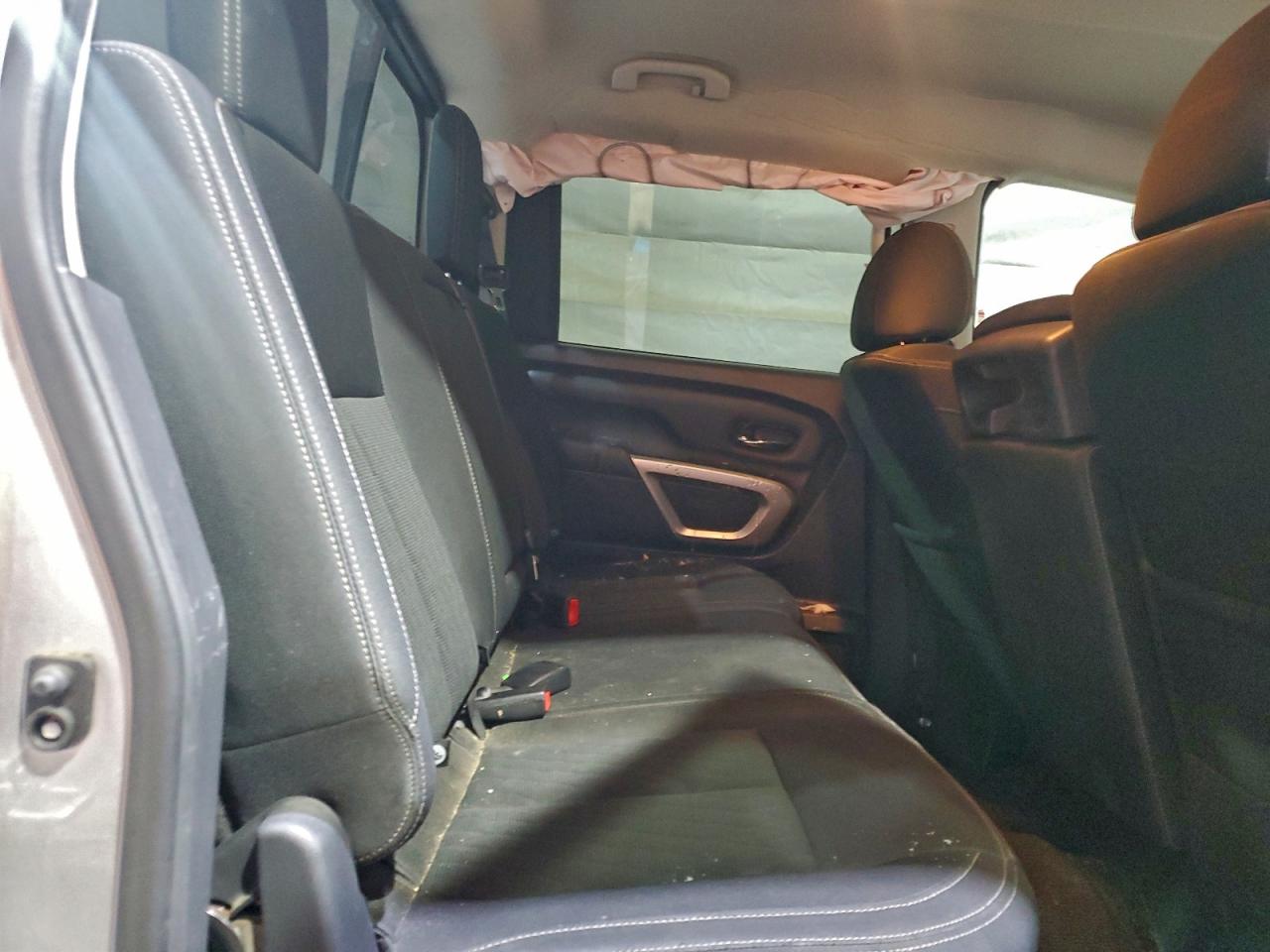 Nissan Titan S Image 8