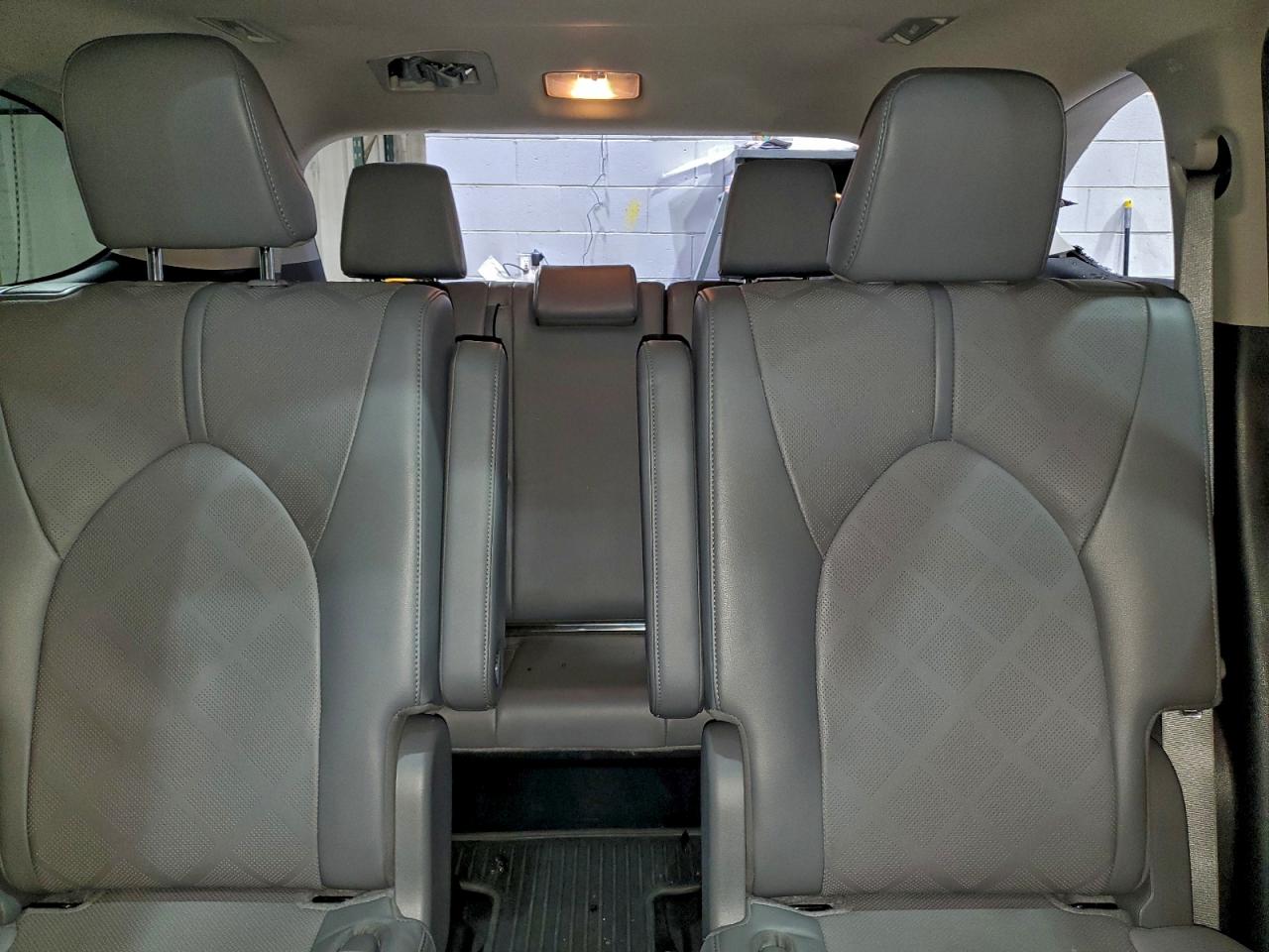 Toyota Highlander Platinum Image 2