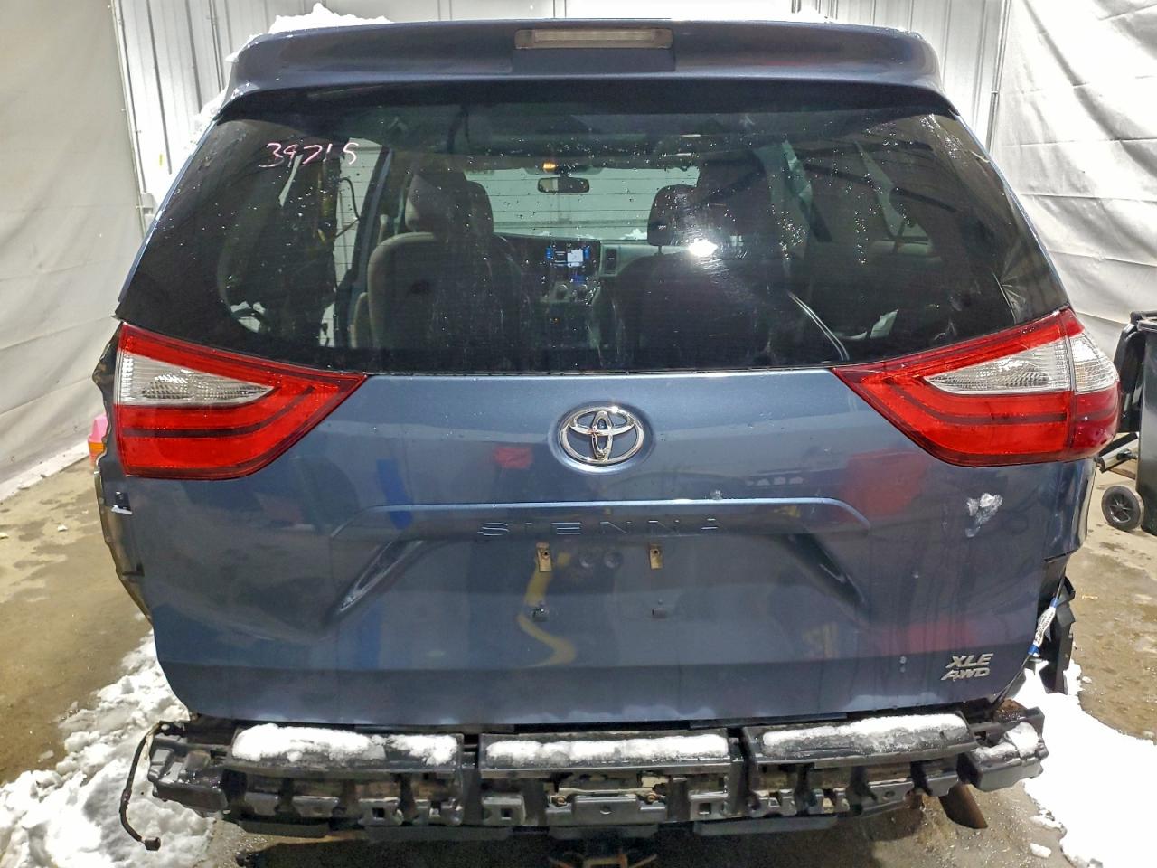 Toyota Sienna Xle Image 3