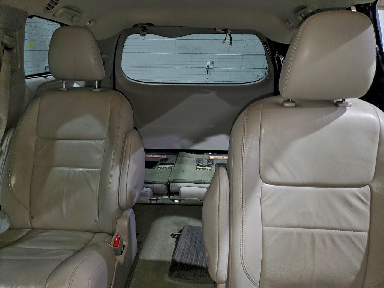 Toyota Sienna Xle Image 2