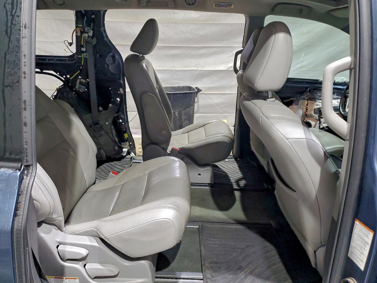 Toyota Sienna Xle Image 7