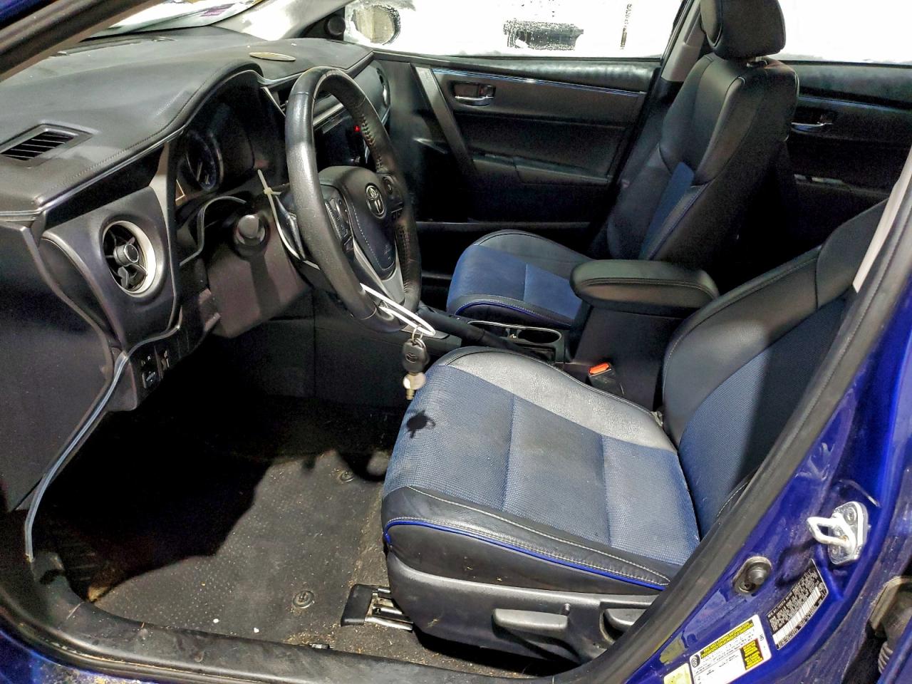 Toyota Corolla L Image 11