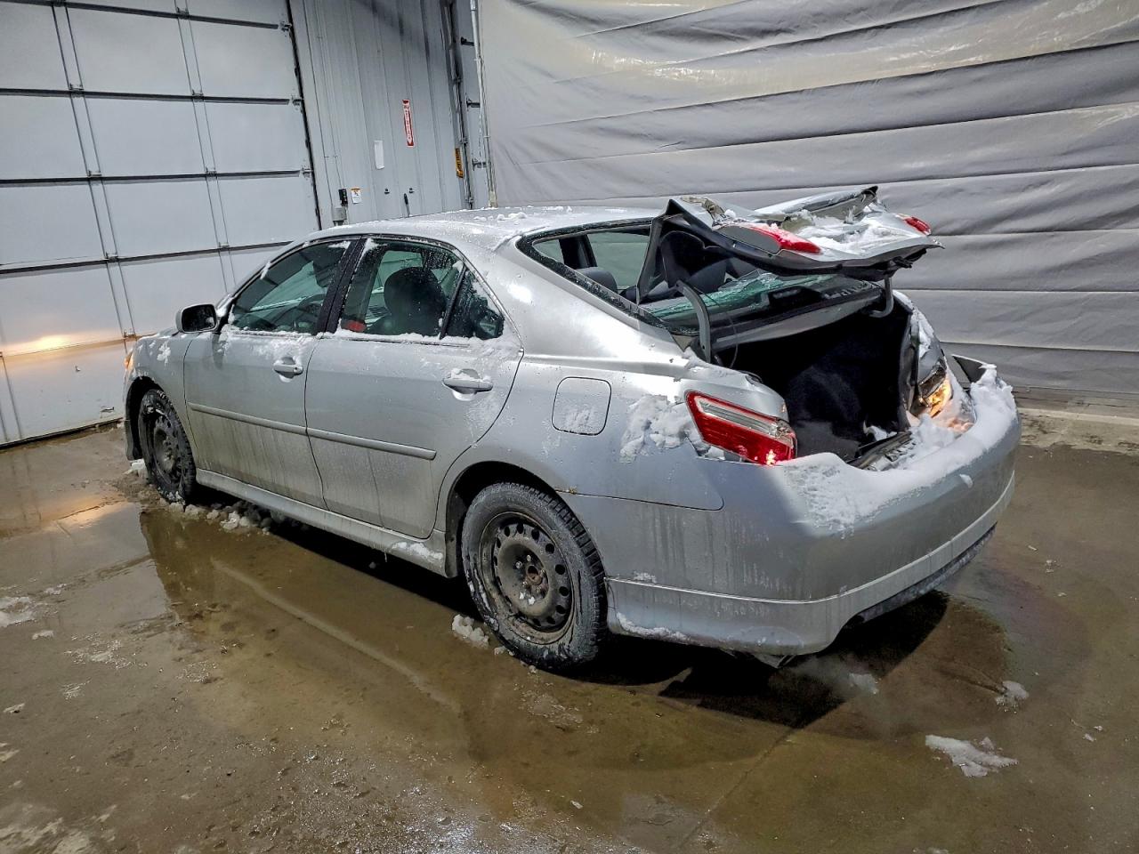 Toyota Camry Le Image 2