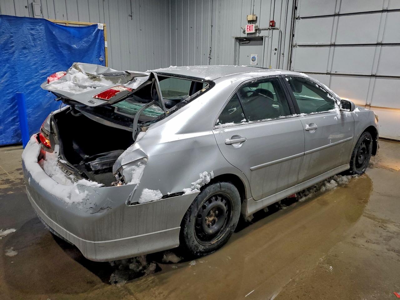 Toyota Camry Le Image 9