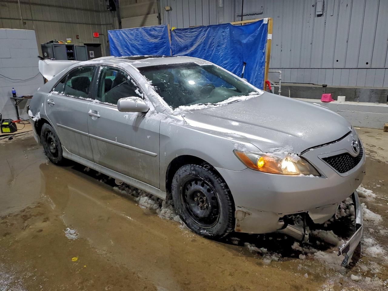 Toyota Camry Le Image 3