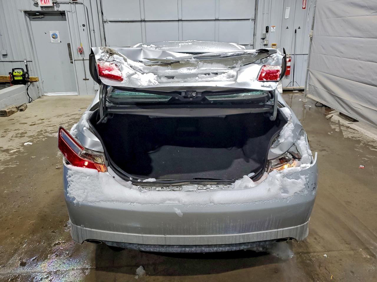 Toyota Camry Le Image 6