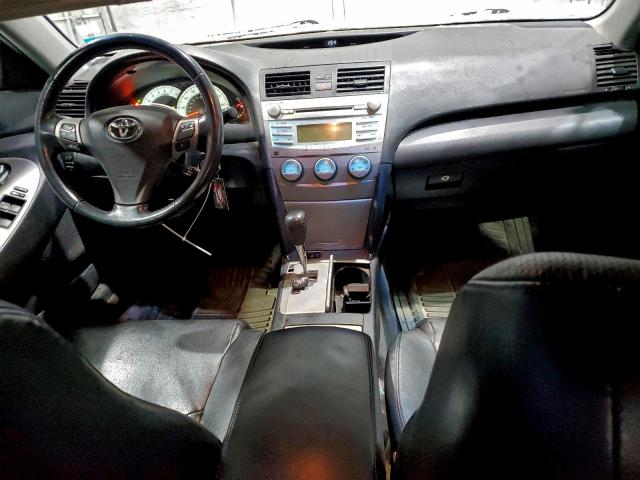 Toyota Camry Le Image 7