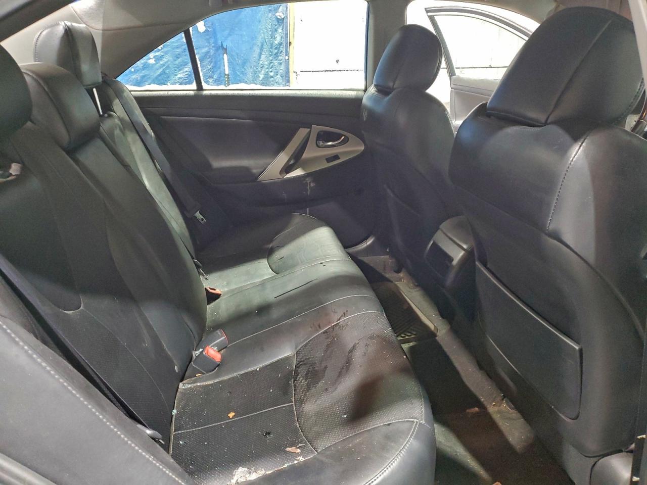 Toyota Camry Le Image 10