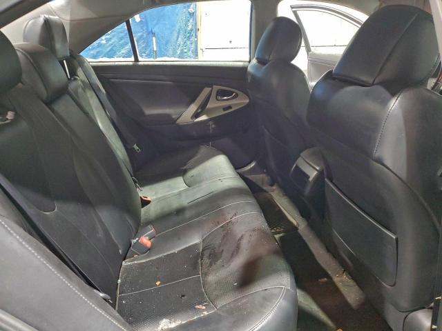 Toyota Camry Le Image 10