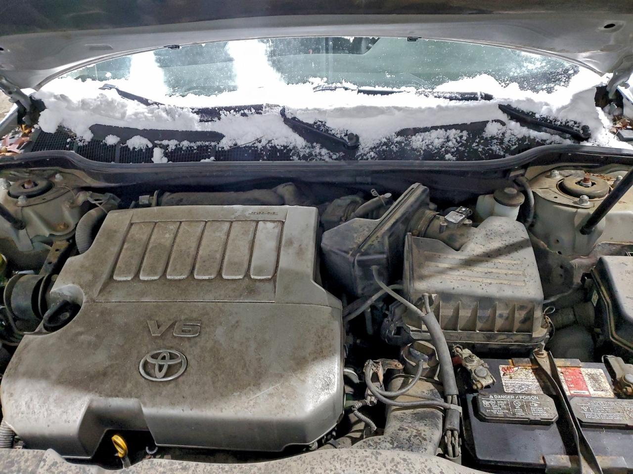 Toyota Camry Le Image 8