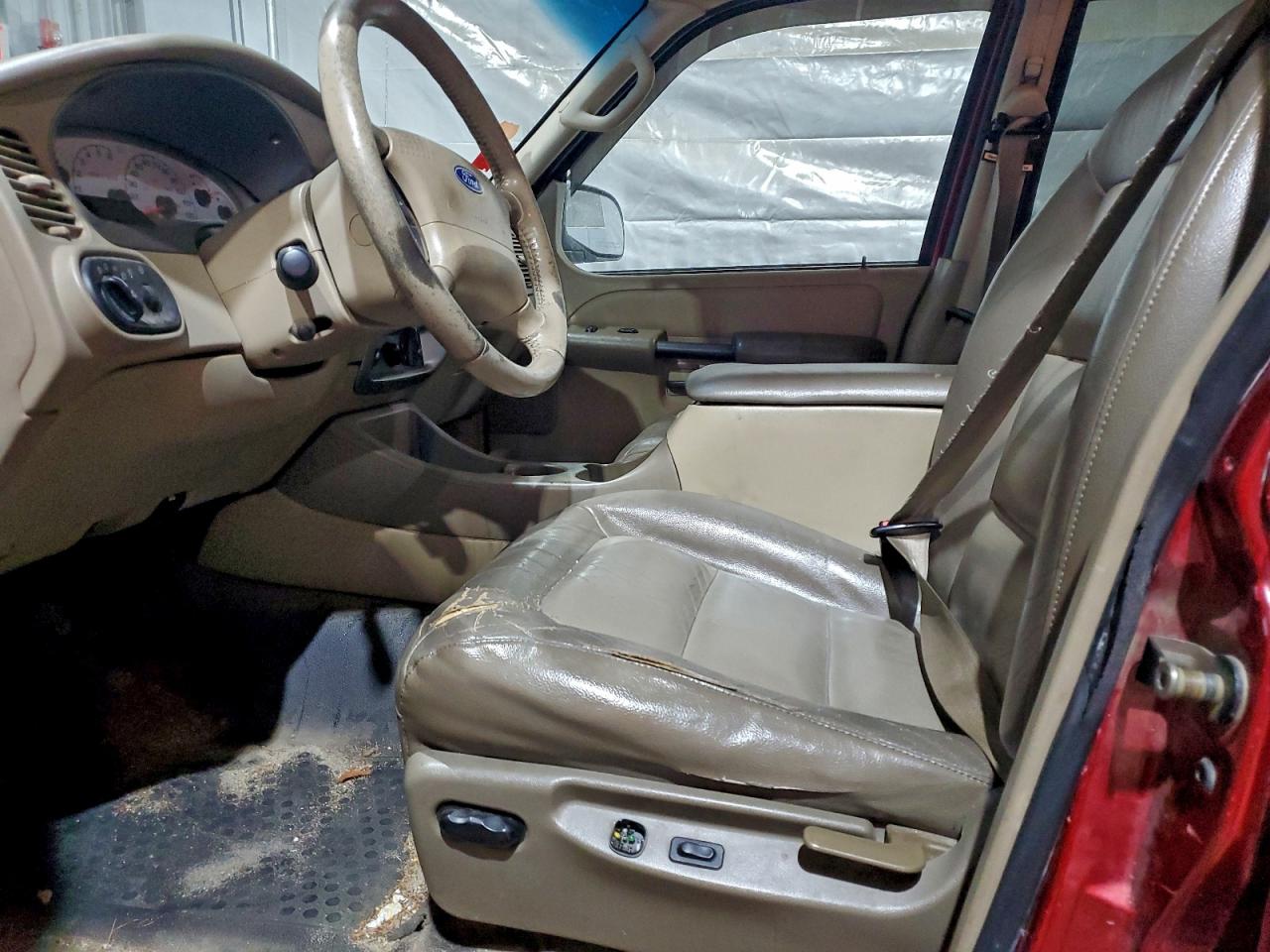 Ford Explorer Image 11