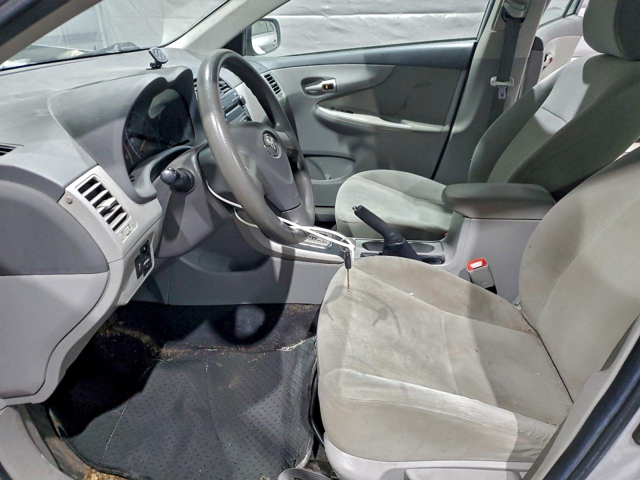 Toyota Corolla Base Image 4