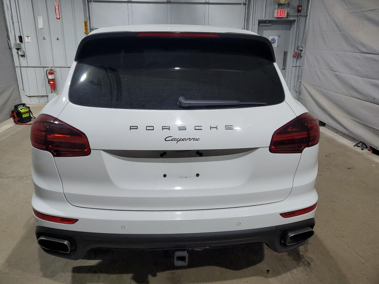 Porsche Cayenne Image 2