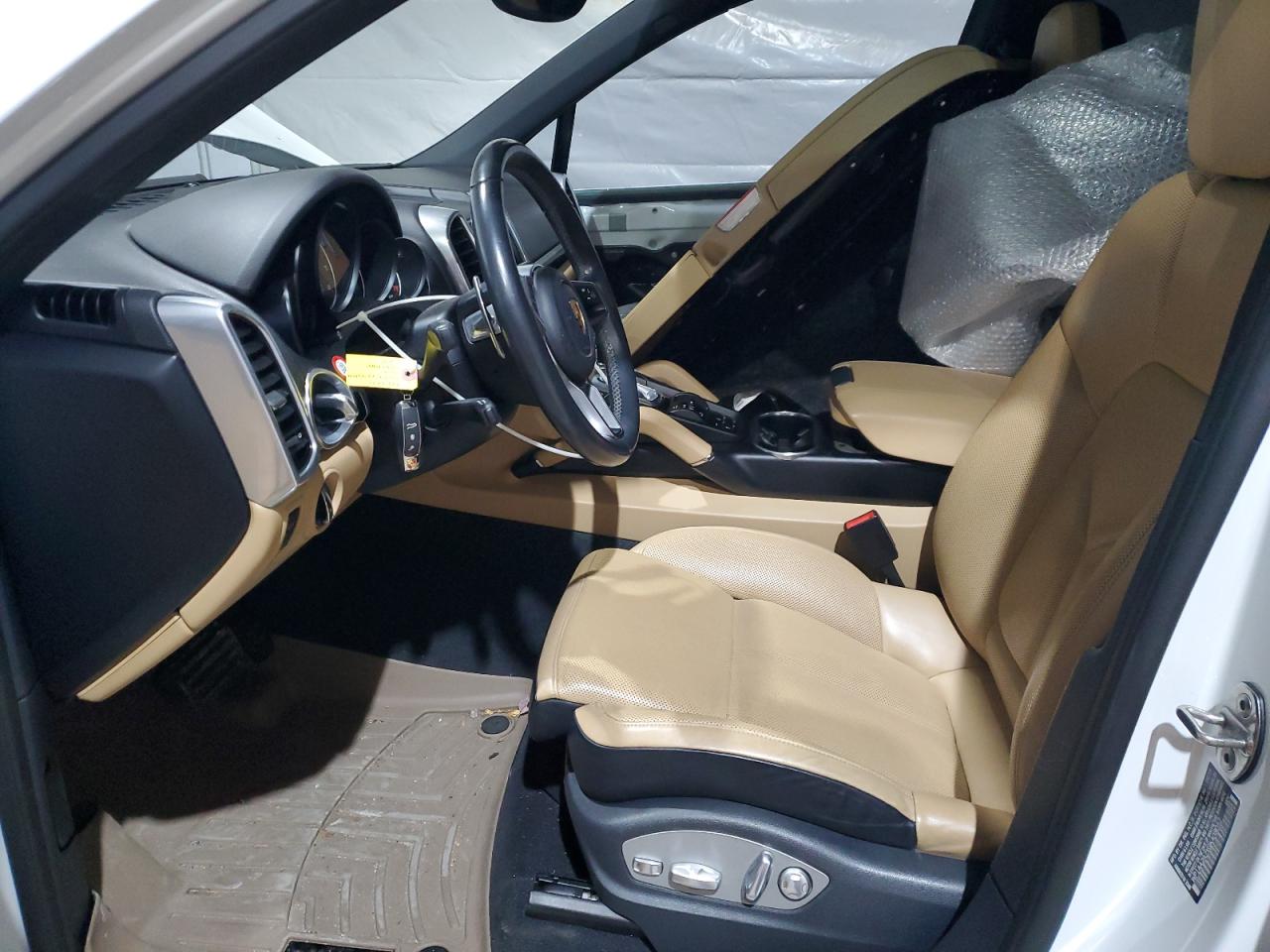 Porsche Cayenne Image 13