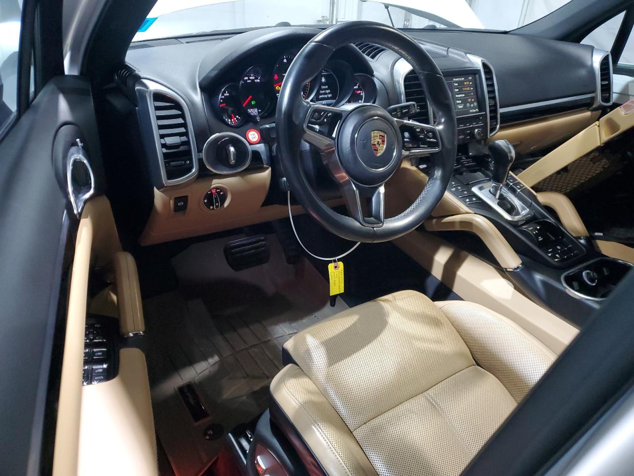 Porsche Cayenne Image 7