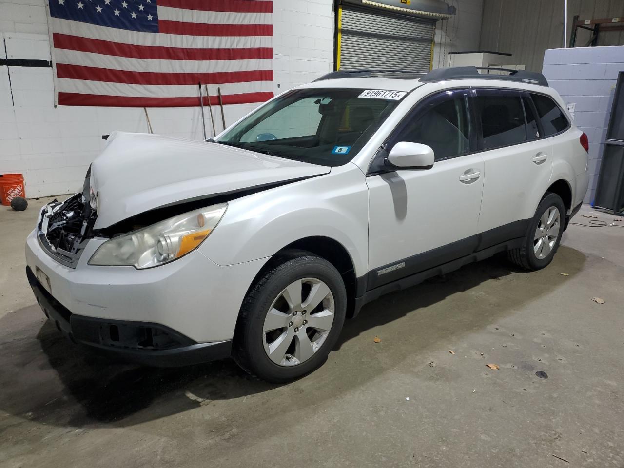 Subaru Outback 2.5i Premium Image 1