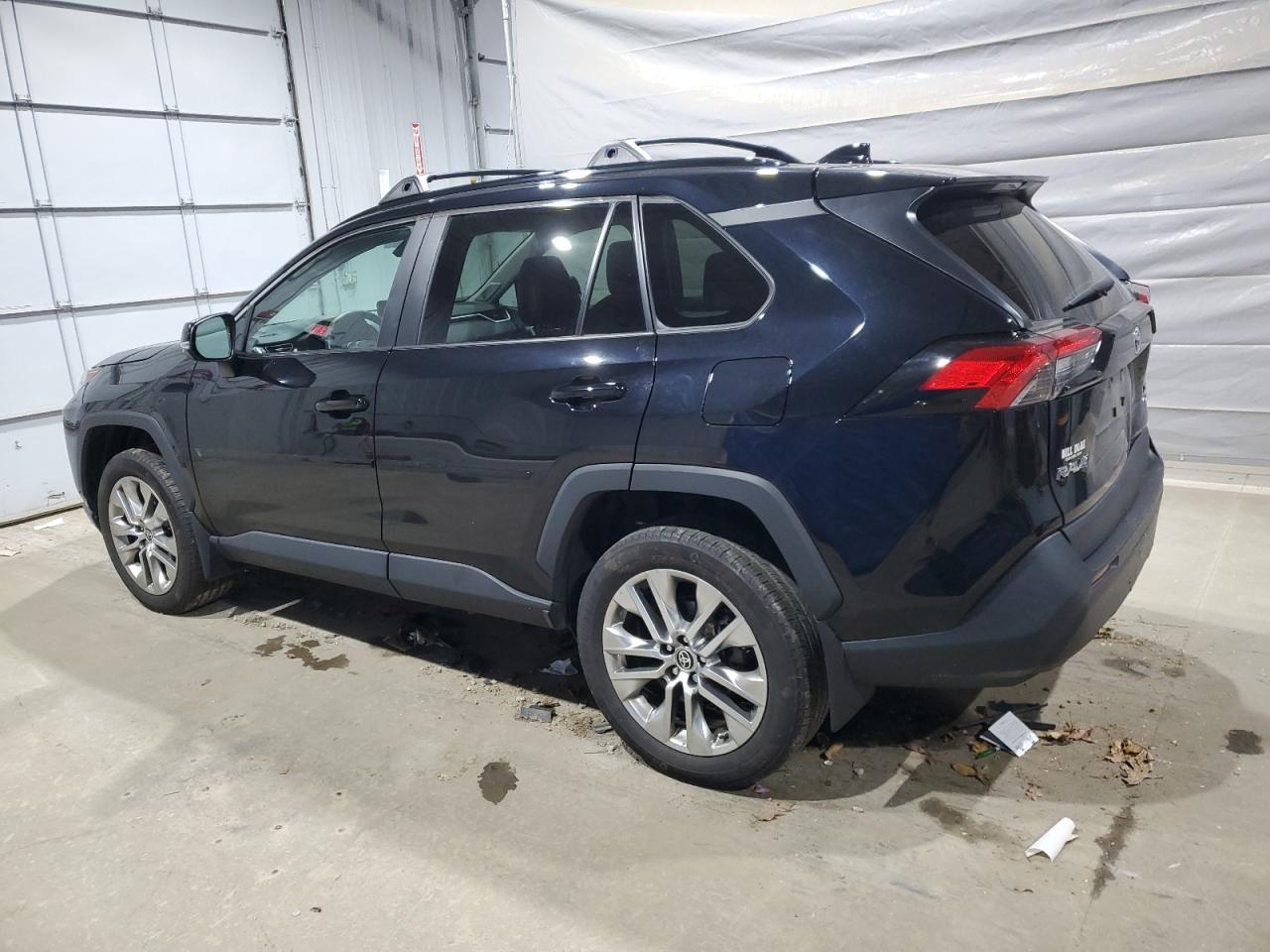 Toyota RAV4 Xle Premium Image 2