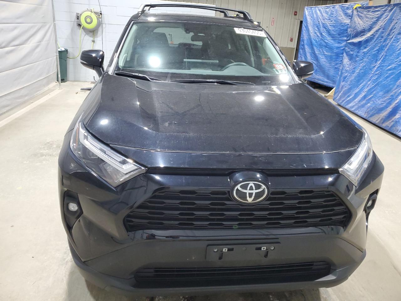 Toyota RAV4 Xle Premium Image 8