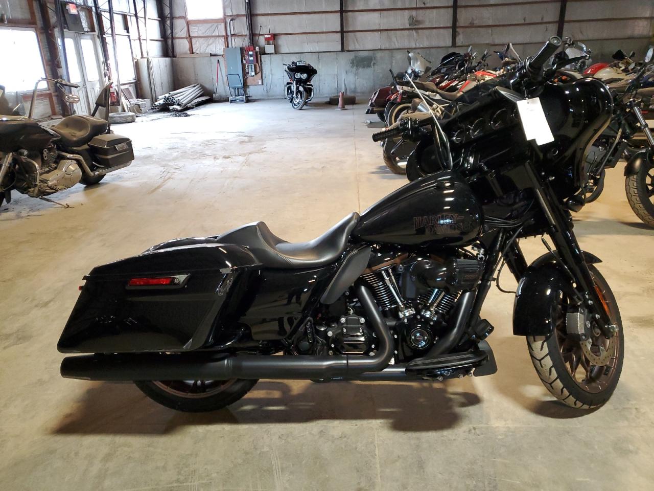 Harley-Davidson Flhxst Image 1