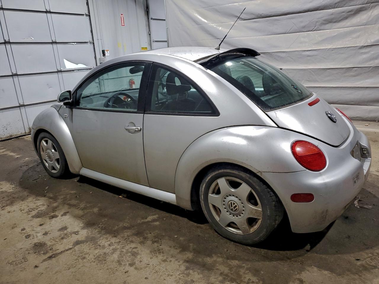 Volkswagen Beetle Glx Image 3