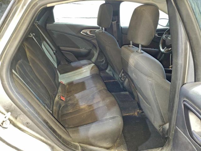 Chrysler 200 Limited Image 2