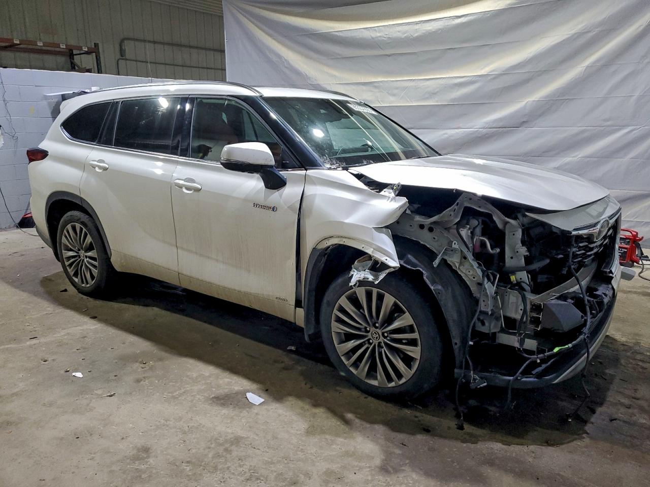 Toyota Highlander Hybrid Platinum Image 4