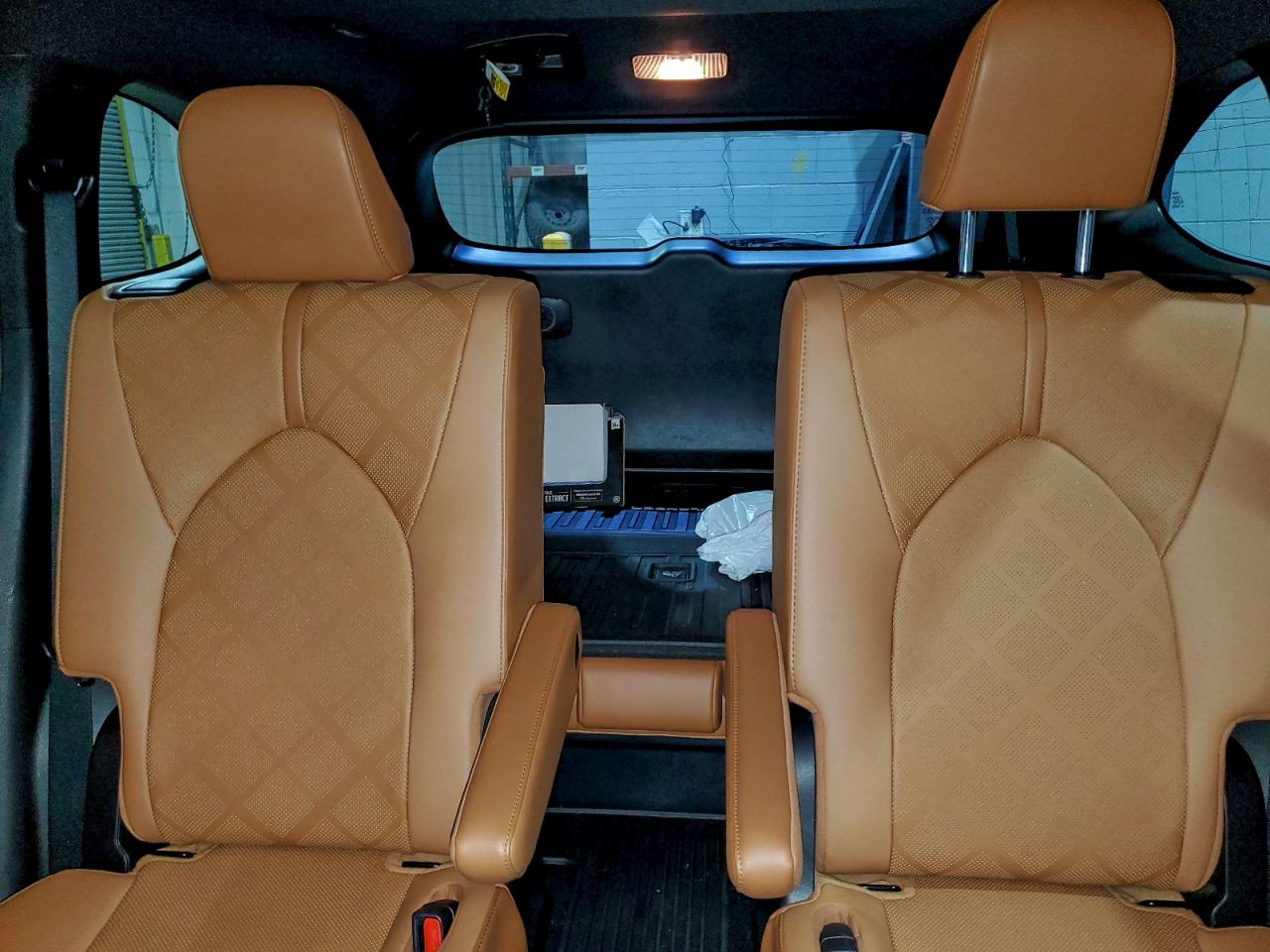 Toyota Highlander Hybrid Platinum Image 14