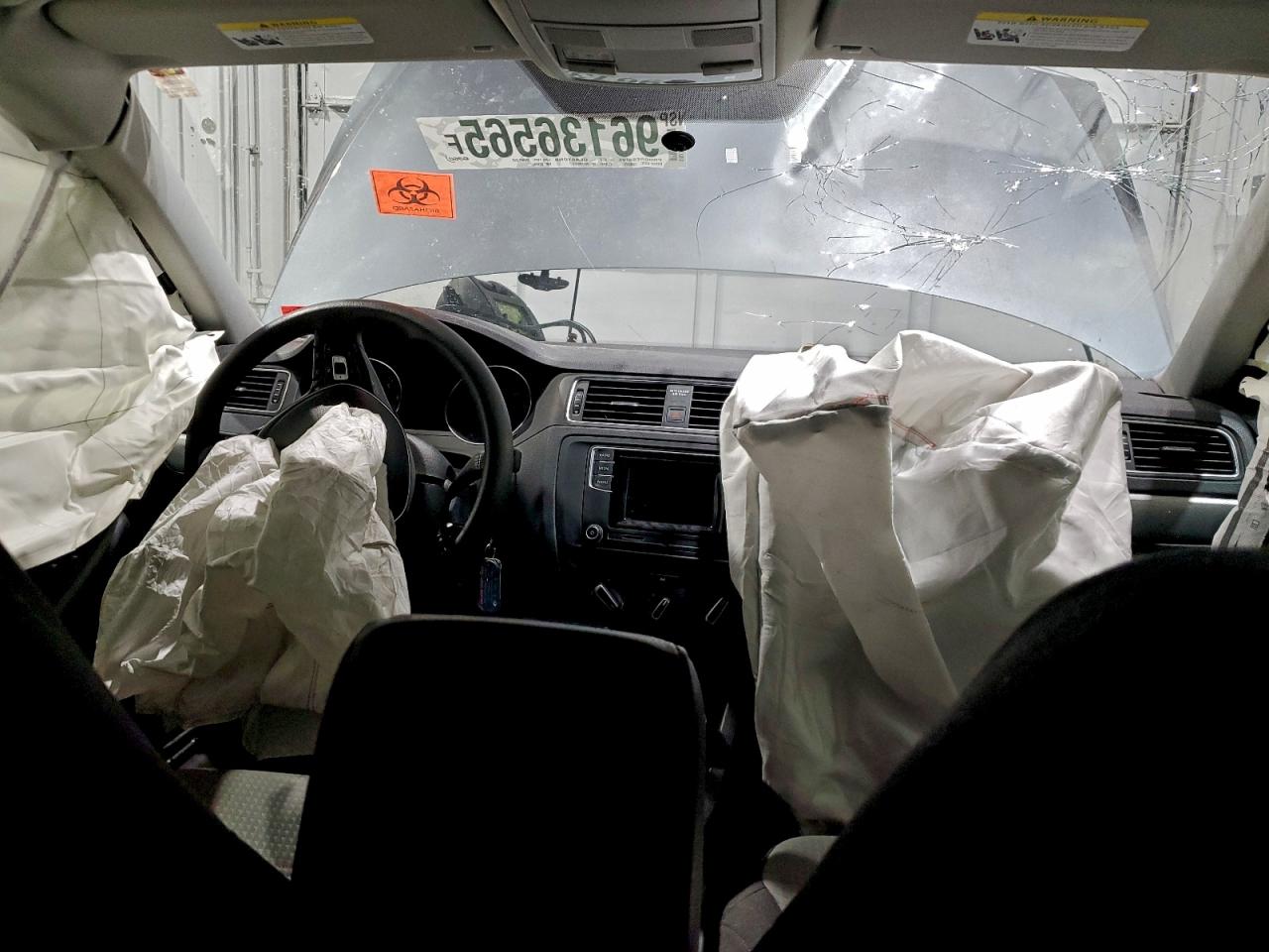 Volkswagen Jetta S Image 3