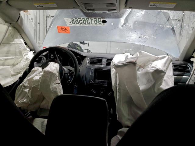 Volkswagen Jetta S Image 3